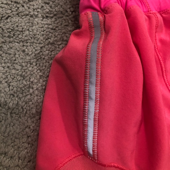 SOLD Lululemon Hotty Hot Tie Lipgloss Pink Shorts - Picture 5 of 8